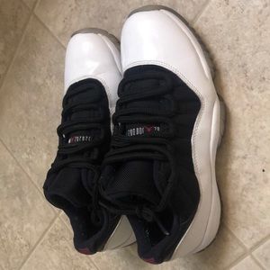 Mens Air Jordan 11 Tuxedo (Size 8.5)